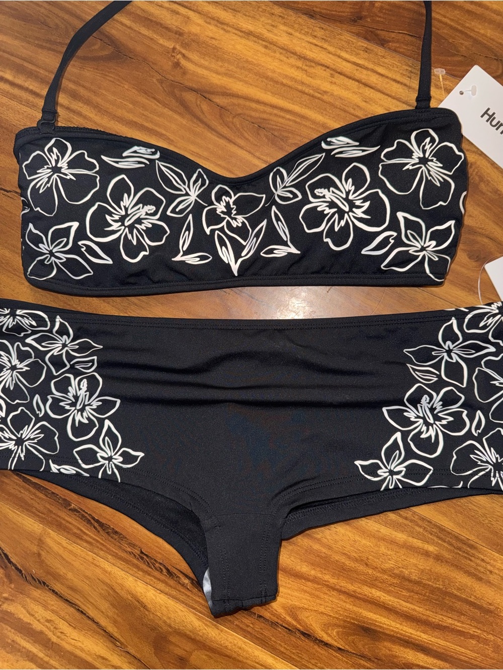 Hurley Black & White Floral Bandeau Bikini with Boyshorts. Med. Top Large bottom - Picture 2 of 6